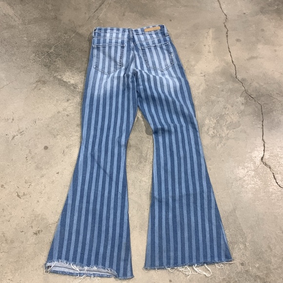 CELLO Flare High Waisted Jeans - Picture 4 of 10